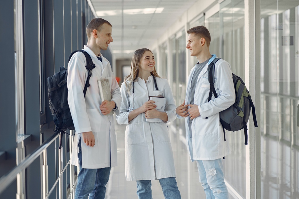 What type of hospitals are there in Australia?